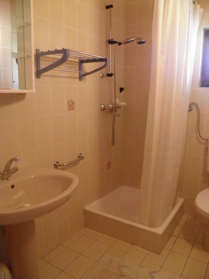 Apartment Roglic 拉布 外观 照片